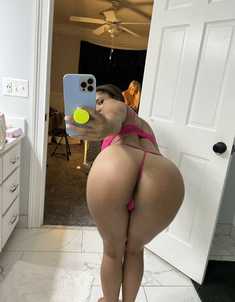 Naakte gelekte OnlyFans-foto van Katieswrd