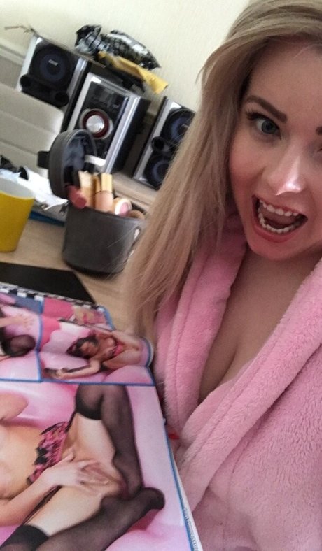 Naakte gelekte OnlyFans-foto van Curvydanni