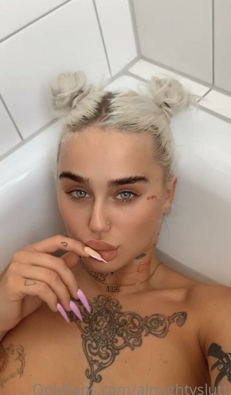 Naakte gelekte OnlyFans-foto van Amy Jacobsen