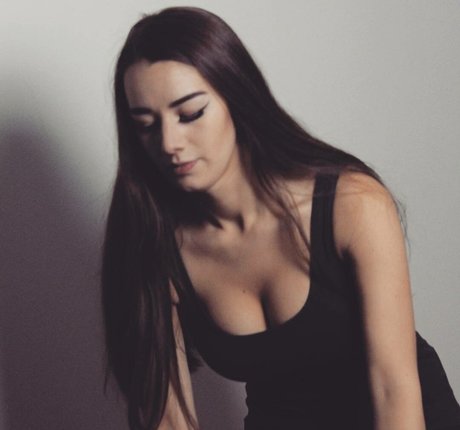 Naakte gelekte OnlyFans-foto van Miss Mikkaa