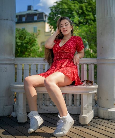 Naakte gelekte OnlyFans-foto van Miss Mikkaa