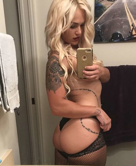 Naakte gelekte OnlyFans-foto van Gunmamii