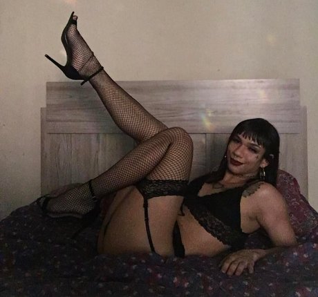 Naakte gelekte OnlyFans-foto van Yumi Xavier