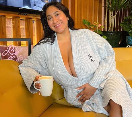 Naakte gelekte OnlyFans-foto van Roserayy
