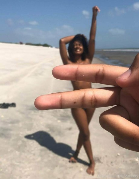 Naakte gelekte OnlyFans-foto van Zadaayamor
