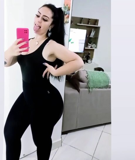 Naakte gelekte OnlyFans-foto van Poliana Steambeyker