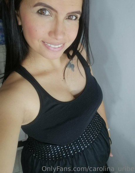 Naakte gelekte OnlyFans-foto van Carolinauribe