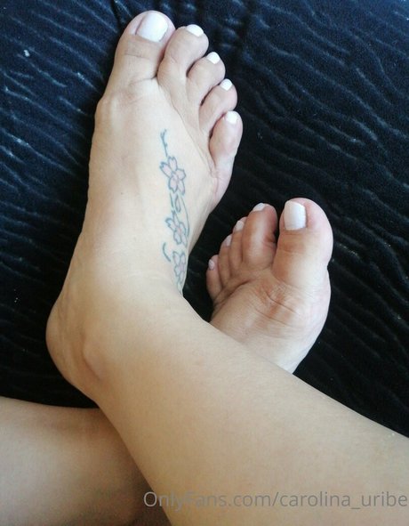 Naakte gelekte OnlyFans-foto van Carolinauribe