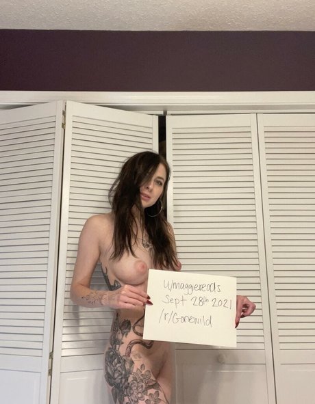 Naakte gelekte OnlyFans-foto van Maggiereads