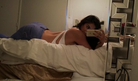 Naakte gelekte OnlyFans-foto van Karlaamarie