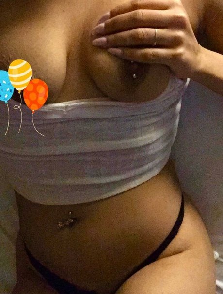 Naakte gelekte OnlyFans-foto van Sunita K