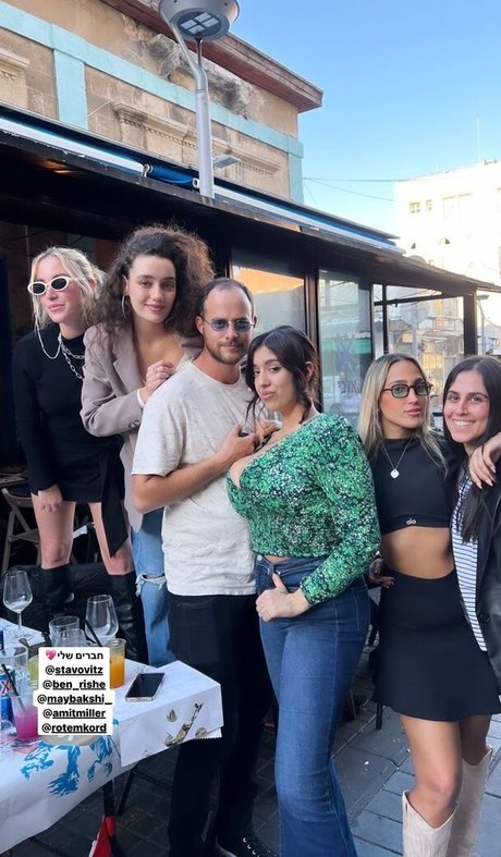 Naakte gelekte OnlyFans-foto van May Bakshi