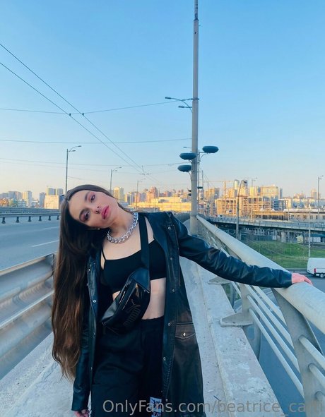 Naakte gelekte OnlyFans-foto van Beatricecarti