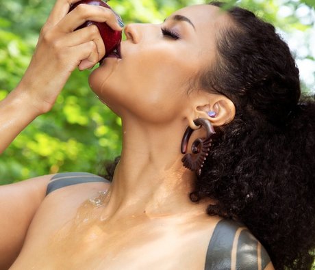 Naakte gelekte OnlyFans-foto van Amber Amante