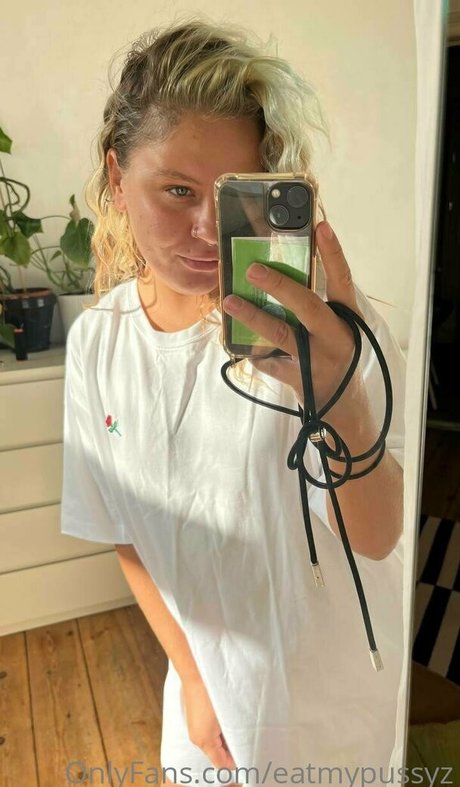 Naakte gelekte OnlyFans-foto van Lovelyrachel2000