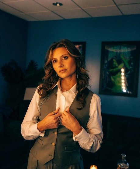 Naakte gelekte OnlyFans-foto van Aly Michalka