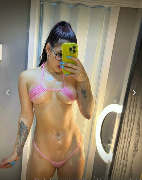 Naakte gelekte OnlyFans-foto van Gentlemensclub