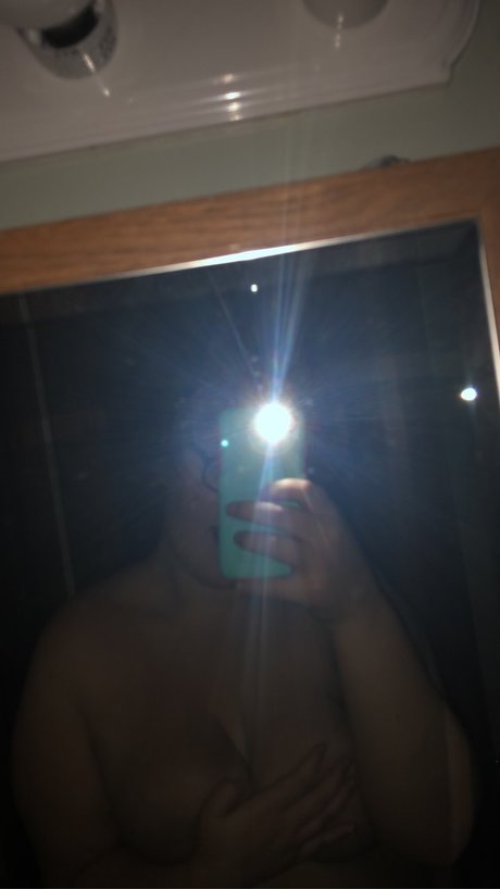 Naakte gelekte OnlyFans-foto van Cassie