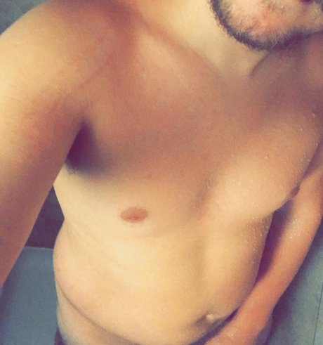 Naakte gelekte OnlyFans-foto van Chubby Nerd