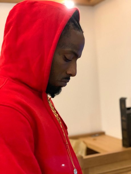 Naakte gelekte OnlyFans-foto van Dark Side Tv