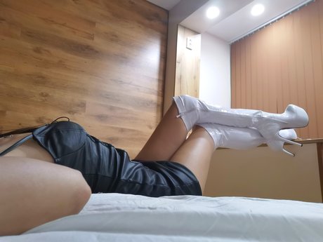 Naakte gelekte OnlyFans-foto van   Marissa
