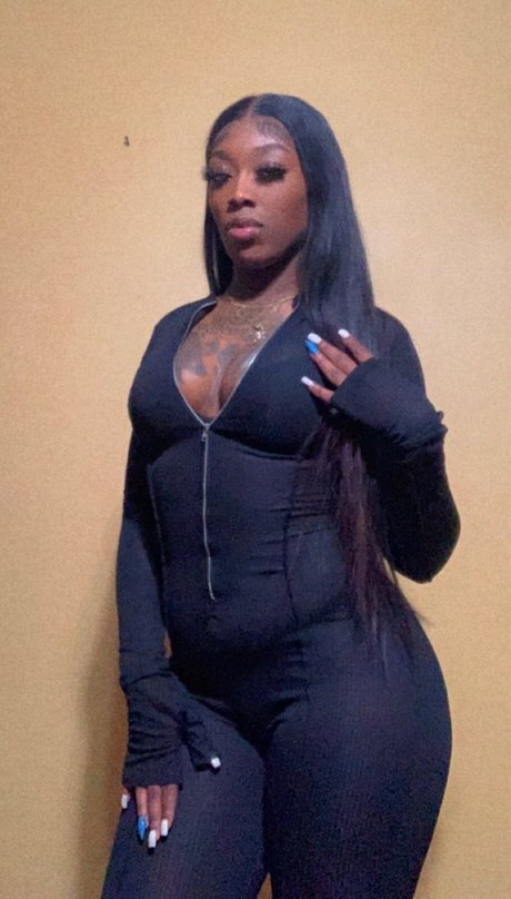 Naakte gelekte OnlyFans-foto van Chocolate Princess