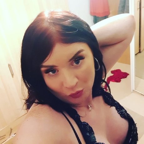 Naakte gelekte OnlyFans-foto van Luscious Queen Doll Aka Big Tits