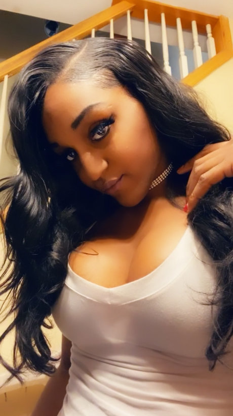 Naakte gelekte OnlyFans-foto van Princess Wild Kat