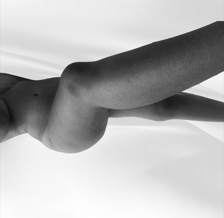 Naakte gelekte OnlyFans-foto van Adriana Nicole