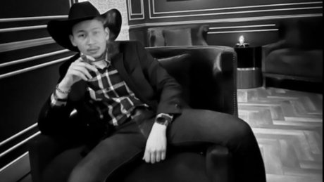 Naakte gelekte OnlyFans-foto van Cyber Daddy