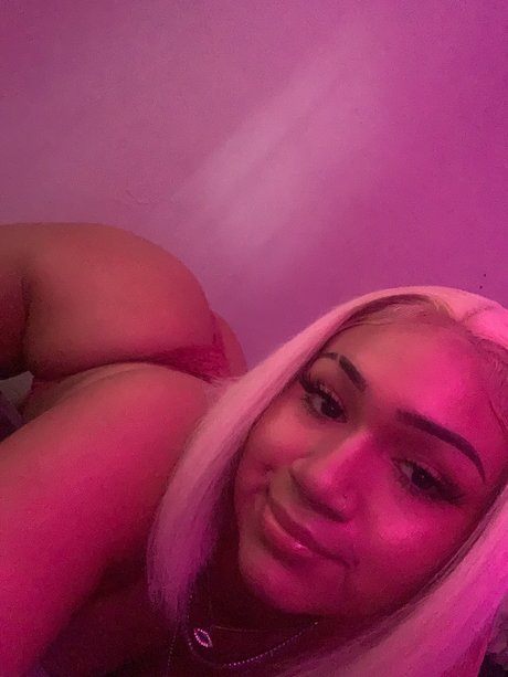 Naakte gelekte OnlyFans-foto van Chiqui 
