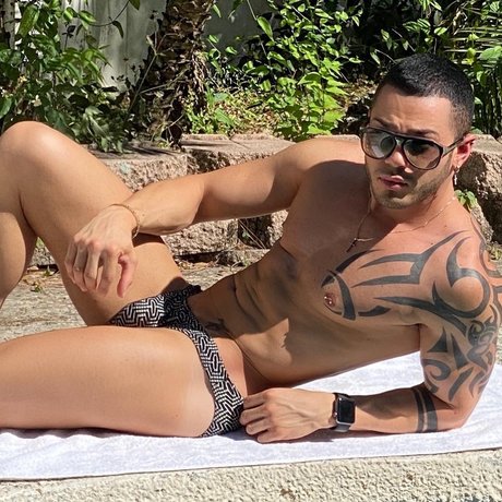 Naakte gelekte OnlyFans-foto van Chino