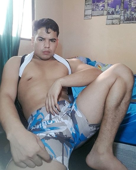 Naakte gelekte OnlyFans-foto van Dainervillanueva