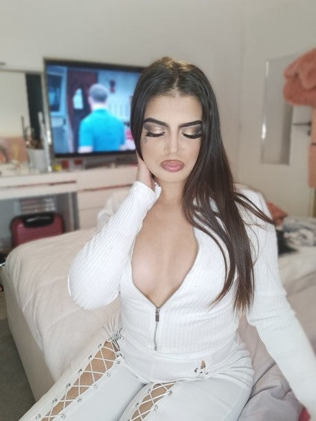 Naakte gelekte OnlyFans-foto van Baby