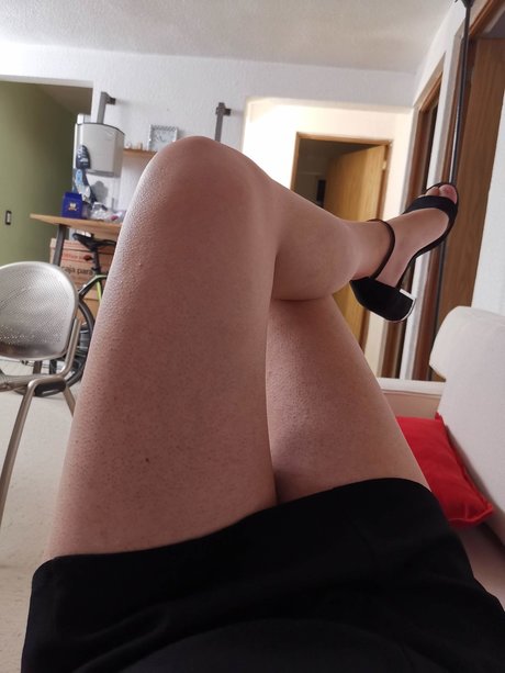 Naakte gelekte OnlyFans-foto van Closer Friends