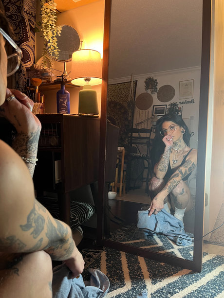 Naakte gelekte OnlyFans-foto van Fallen Angel