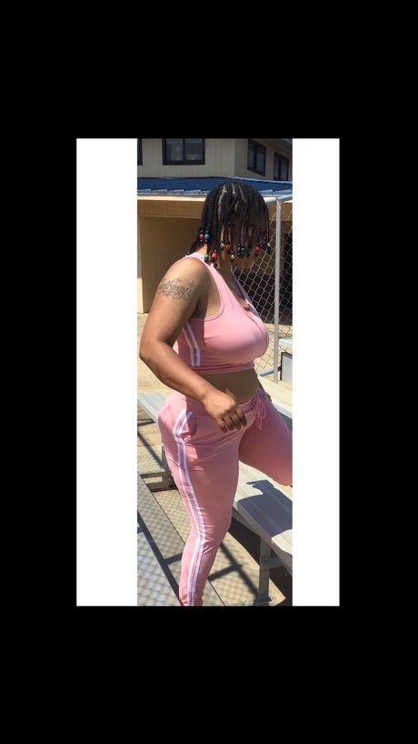 Naakte gelekte OnlyFans-foto van Mom Instructed Liberated Fitness