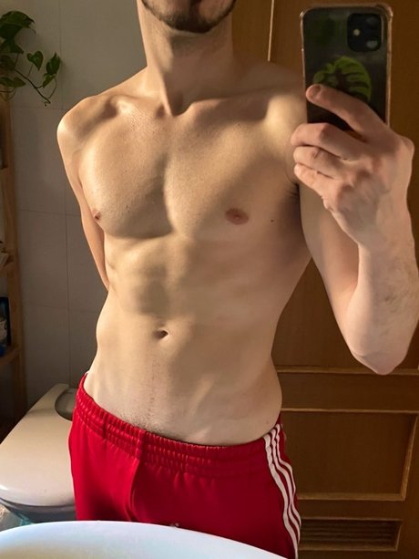 Naakte gelekte OnlyFans-foto van Adan