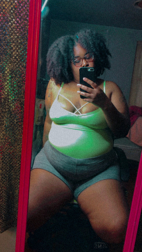 Naakte gelekte OnlyFans-foto van Pretty Penny