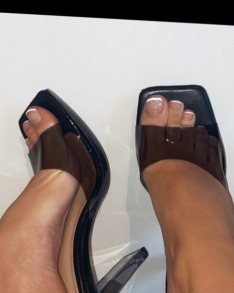 Naakte gelekte OnlyFans-foto van Pretty Princess Feet 