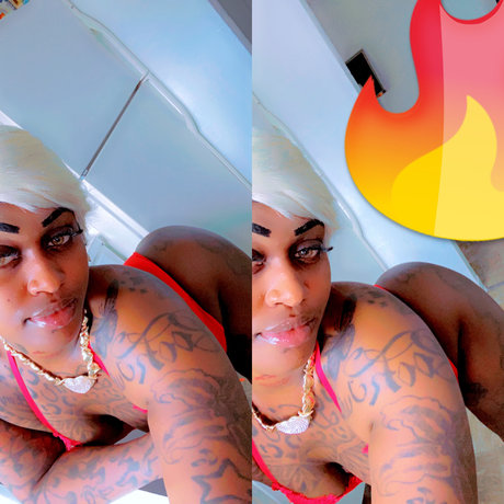 Naakte gelekte OnlyFans-foto van Prettypooh