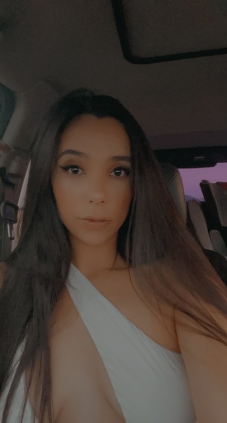 Naakte gelekte OnlyFans-foto van Rose Hudgens