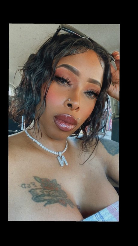 Naakte gelekte OnlyFans-foto van China Doll