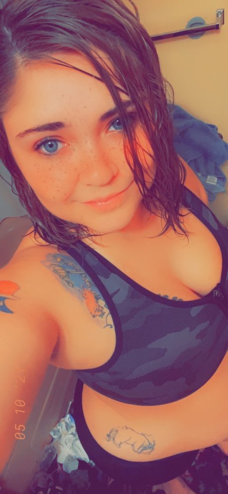 Naakte gelekte OnlyFans-foto van Pretty Kitten 