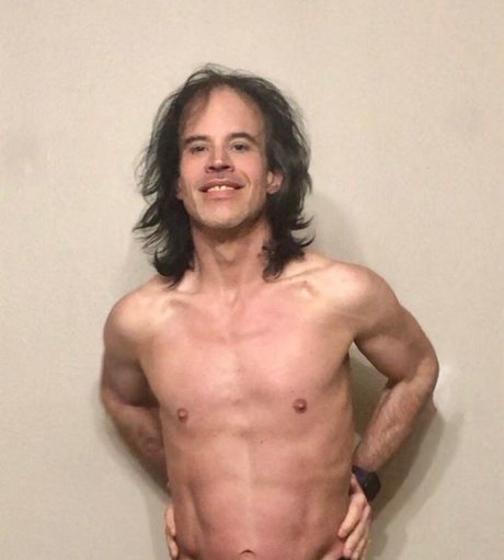 Naakte gelekte OnlyFans-foto van James