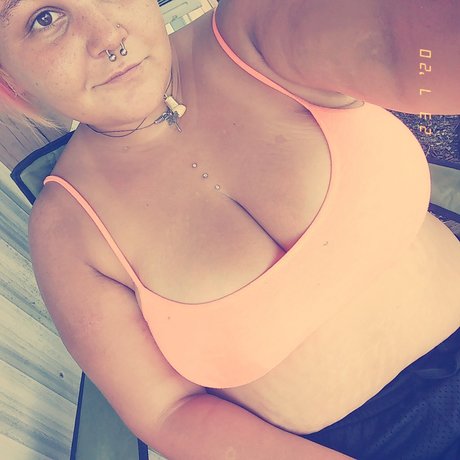Naakte gelekte OnlyFans-foto van Dezi