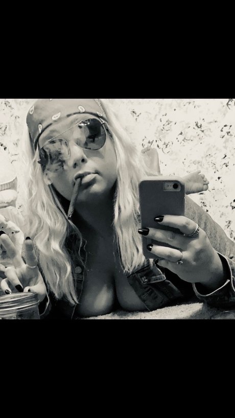 Naakte gelekte OnlyFans-foto van Heather