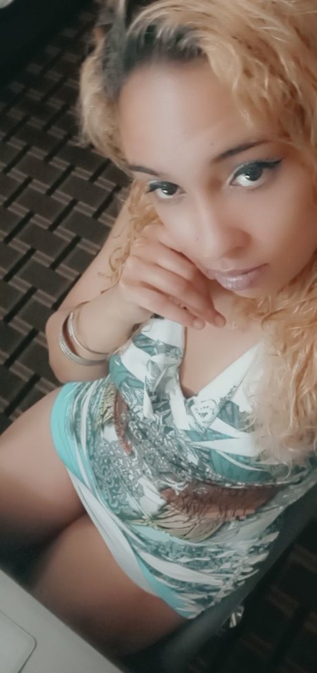 Naakte gelekte OnlyFans-foto van Priscilla Knox