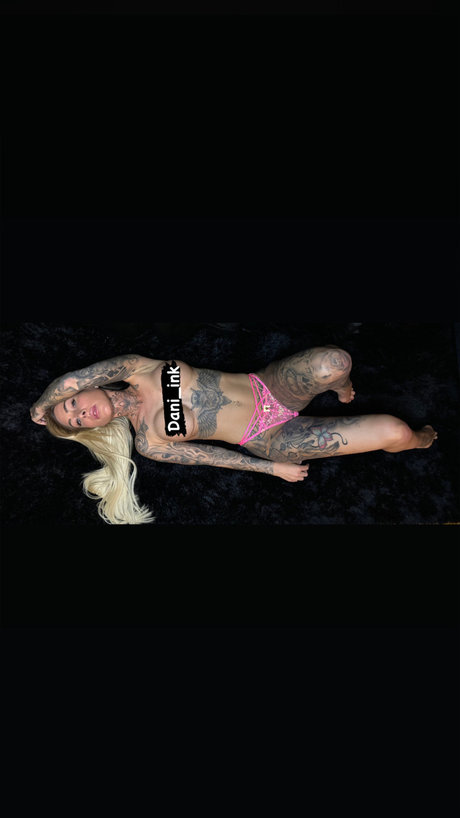 Naakte gelekte OnlyFans-foto van Daniink