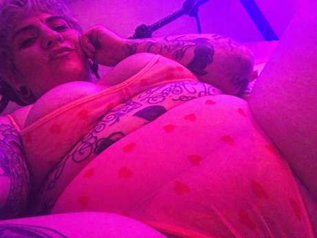 Naakte gelekte OnlyFans-foto van Schu Baby
